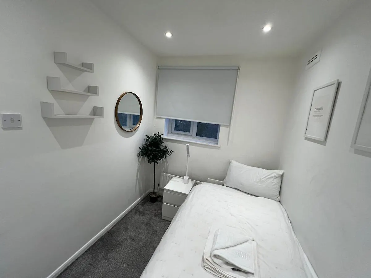 Modern & Cosy Retreat - Stylish Stay In Nottingham 0*,