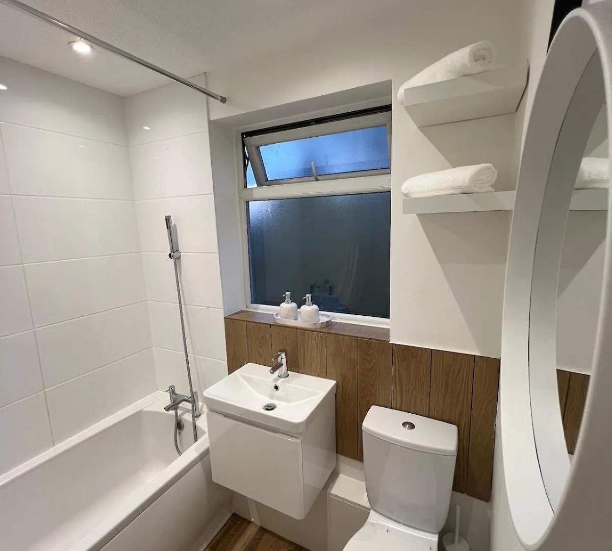 Modern & Cosy Retreat - Stylish Stay In Nottingham